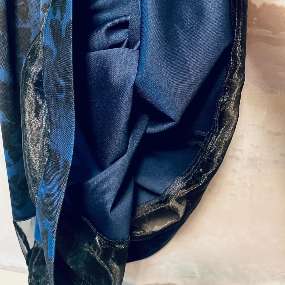 RED Saks Fifth Avenue Sheath Dress Romantic Floral Fit & Flare Blue Black Size M - Picture 7 of 15